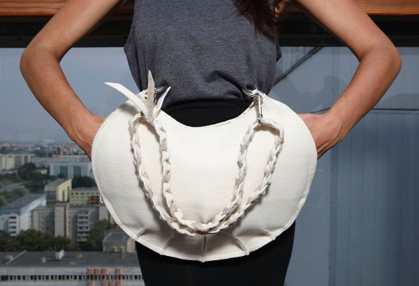 00_MUFF_IN_Handtasche_Wollfilz weiss_model_246